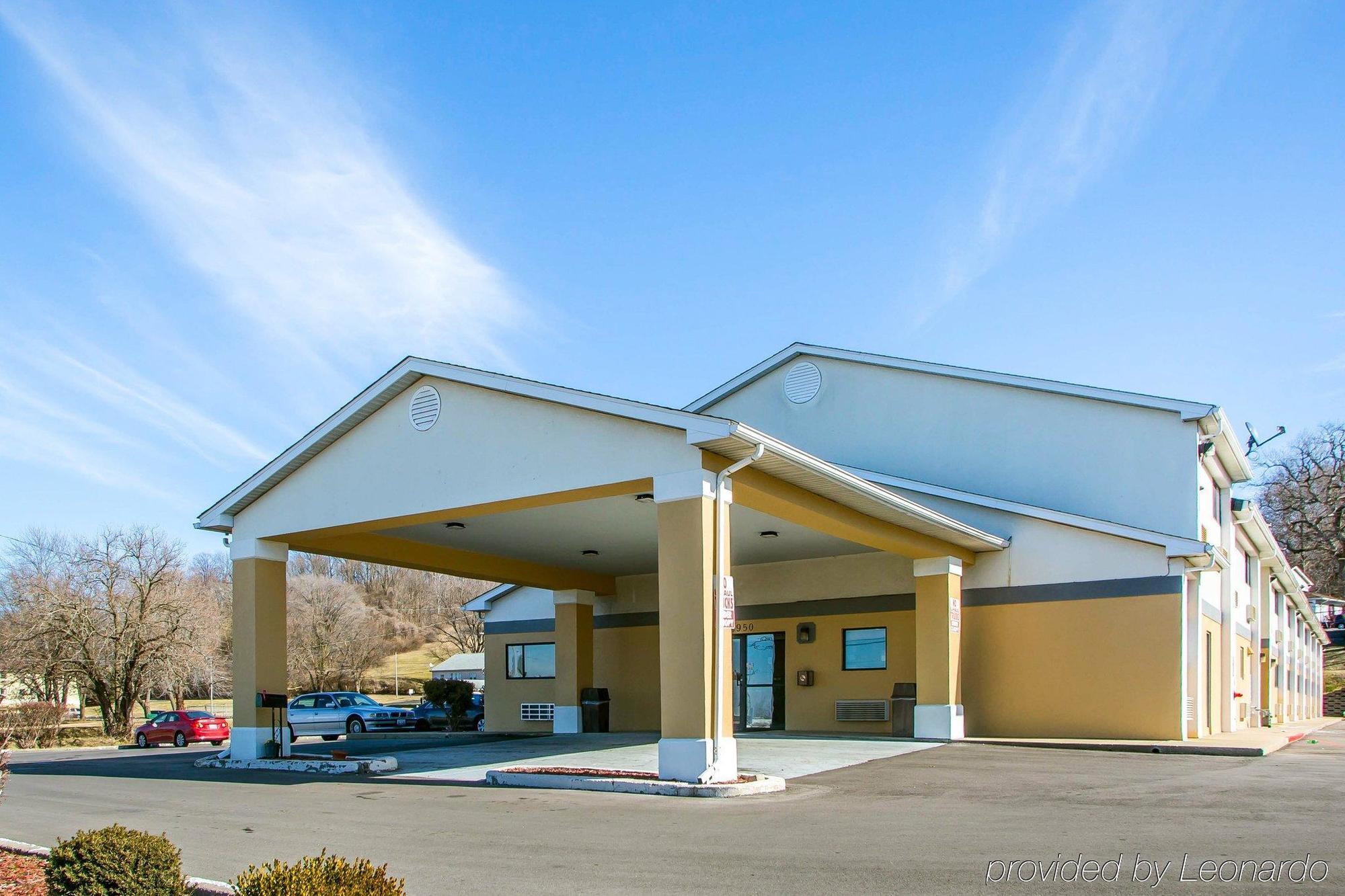 Red Lion Inn & Suites Caseyville Exterior photo