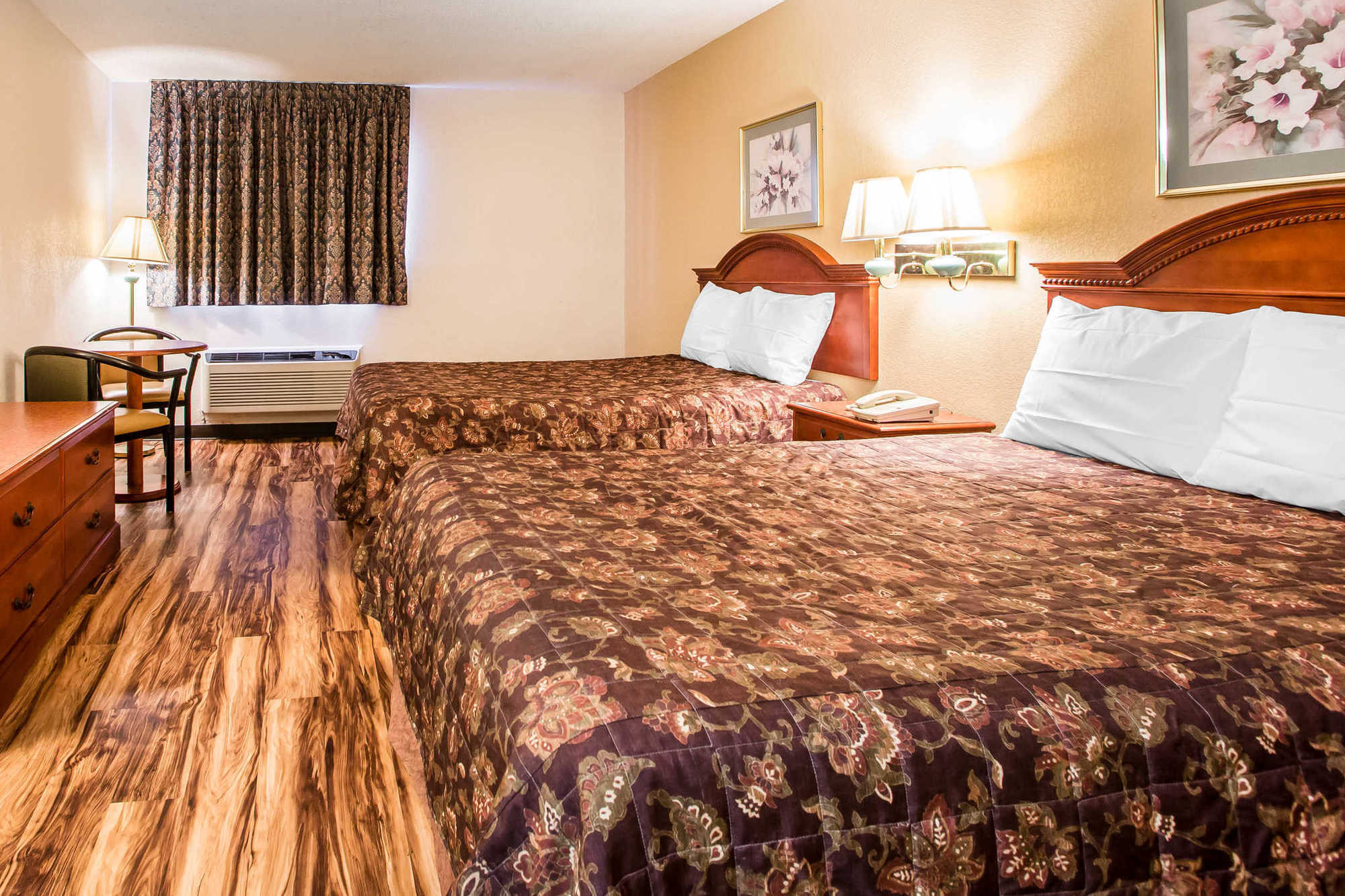 Red Lion Inn & Suites Caseyville Room photo