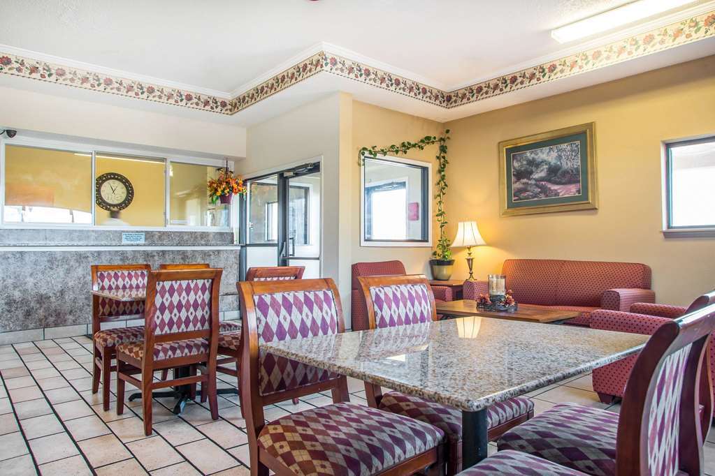 Red Lion Inn & Suites Caseyville Interior photo