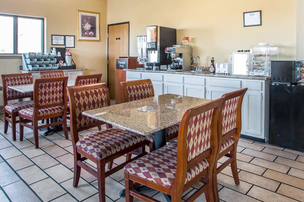 Red Lion Inn & Suites Caseyville Restaurant photo